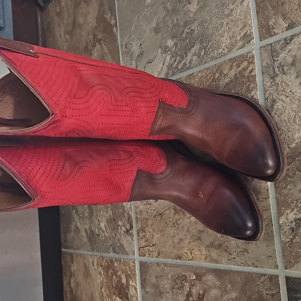 NWOT!! Frye Billy Stitch Sz. 7.5 Brown & Red Boots